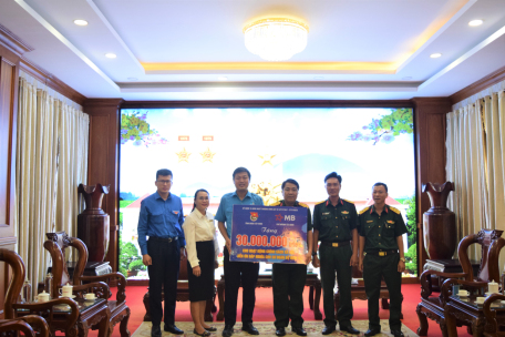 Tỉnh đoàn Tây Ninh – Ngân hàng MB Chi nhánh Tây Ninh tổ chức trao tặng kinh phí ủng hộ hoạt động chính sách xã hội - Đền ơn đáp nghĩa cho Sư đoàn Bộ binh 5.