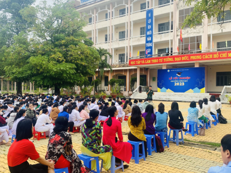 Đoàn trường Cao đẳng Sư phạm Tây Ninh tổ chức hoạt động tuyên truyền về nâng cao nhận thức về chủ quyền biên giới và biển đảo Việt Nam.