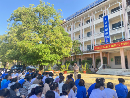 Đoàn trường Cao đẳng Sư phạm Tây Ninh tổ chức hoạt động tuyên truyền An toàn giao thông trong sinh viên