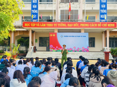 Đoàn trường Cao đẳng Sư phạm Tây Ninh tổ chức hoạt động tuyên truyền về Phòng chống tệ nạn ma túy và thuốc lá điện tử trong học đường