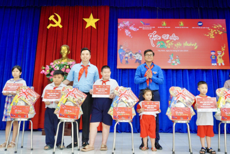 Tây Ninh: “Xuân sẻ chia – Tết yêu thương” năm 2024 hỗ trợ, chăm lo cho 38 thiếu nhi mồ côi do ảnh hưởng của địa dịch Covid-19