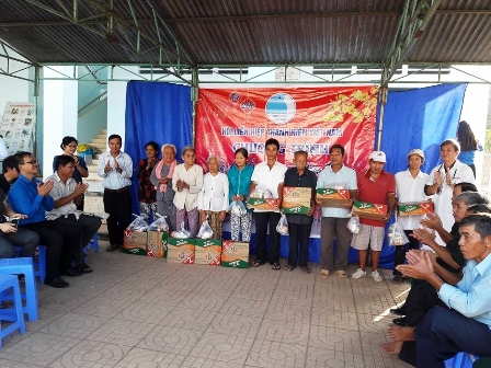 Hòa Thành đồng hành cùng xã nông thôn mới nhân dịp tết Nguyên đán 2016