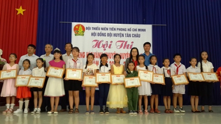 Huyện đoàn Tân Châu phối hợp cùng phòng GD&ĐT huyện: tổ chức Hội thi tiếng hát Vành khuyên năm học 2015 – 2016
