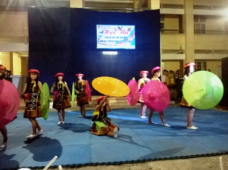 Đoàn trường THPT Nguyễn Huệ tổ chức hội thi tiếng hát học sinh chào mừng 66 năm ngày truyền thống học sinh, sinh viên (09/01/ 1950 - 09/01/2016)