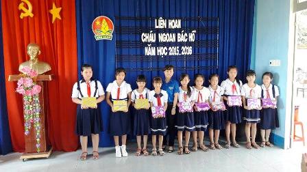 Hội đồng Đội xã Hiệp Tân (huyện Hòa Thành): tổ chức Liên hoan “cháu ngoan Bác Hồ” năm học 2015-2016