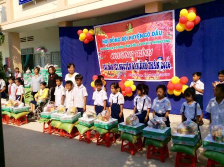 Hội đồng Đội huyện Gò Dầu tổ chức chương trình “Vui đón Tết Nguyên đán Bính Thân” năm 2016