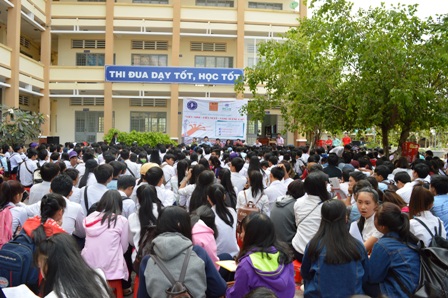 Đoàn Trường THPT Nguyễn Trung Trực (Hòa Thành): Tổ chức chương trình tư vấn hướng nghiệp “Hiểu mình - Hiểu nghề - Sáng tương lai”