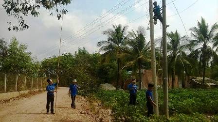 Xã Đoàn Phước Vinh (Châu Thành): Ra quân thực hiện công trình “Thắp sáng đường quê”