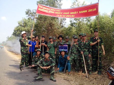 Đoàn Thanh niên xã Hòa Hội: Ra quân đi quét dọn, làm vệ sinh, phát quang đường nông thôn