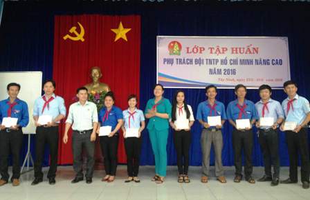 Bế giảng Lớp tập huấn Phụ trách Đội TNTP Hồ Chí Minh khóa nâng cao