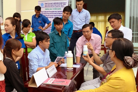 Huyện Hòa Thành và Dương Minh Châu tổ chức tư vấn, giới thiệu việc làm cho thanh niên