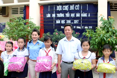 Tây Ninh: hội chợ của tuổi học trò