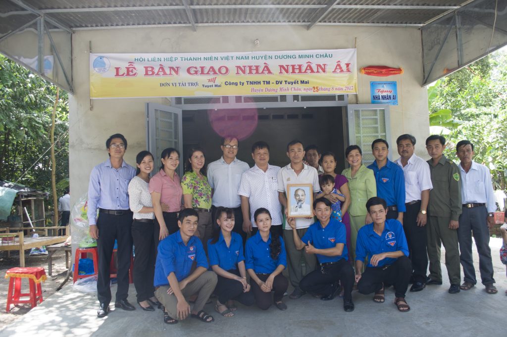Dương Minh Châu: Bàn giao nhà nhân ái cho thanh niên nghèo ở xã Phan