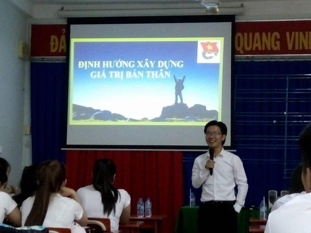 Trung cấp Kinh tế - Kỹ thuật Tây Ninh: Tổ chức chương trình “Xây dựng giá trị hình mẫu thanh niên trong thời kỳ mới”