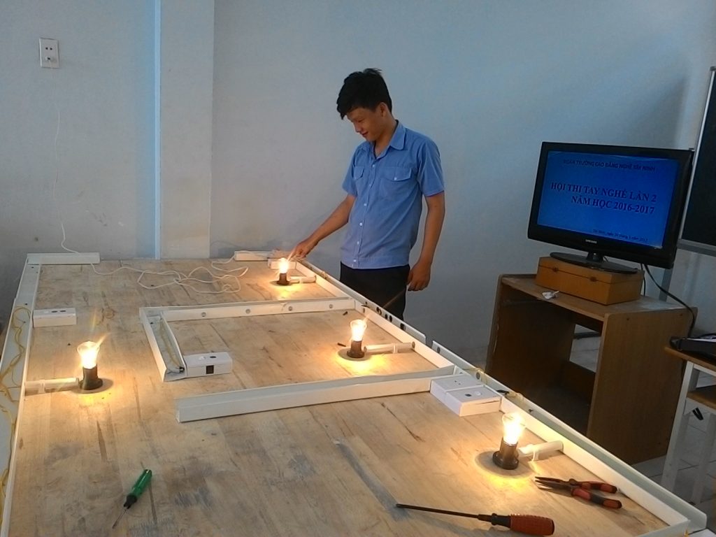 Đoàn Trường Cao đẳng nghề Tây Ninh: Tổ chức cuộc thi tay nghề điện năm học 2016 - 2017