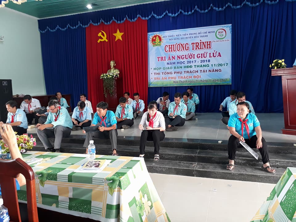 Hội đồng đội huyện Hòa Thành: Tổ chức Chương trình “Tri ân Người giữ lửa” năm học 2017 – 2018