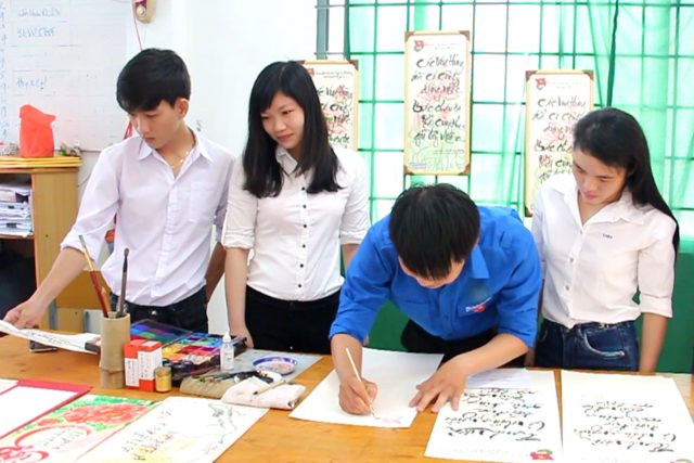 Hiệu quả từ mô hình “tuyên truyền lời dạy của Chủ tịch Hồ Chí Minh bằng các bức thư pháp” của tuổi trẻ Thành phố