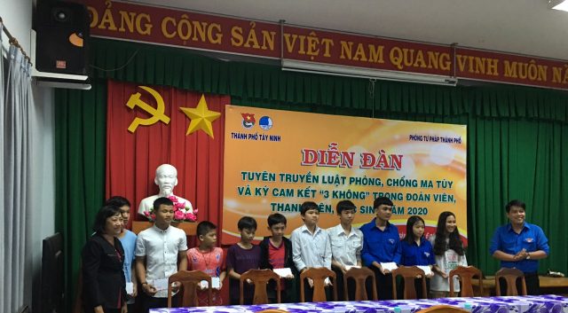 Thành phố Tây Ninh tuyên truyền pháp luật về phòng, chống ma túy cho học sinh dân tộc.