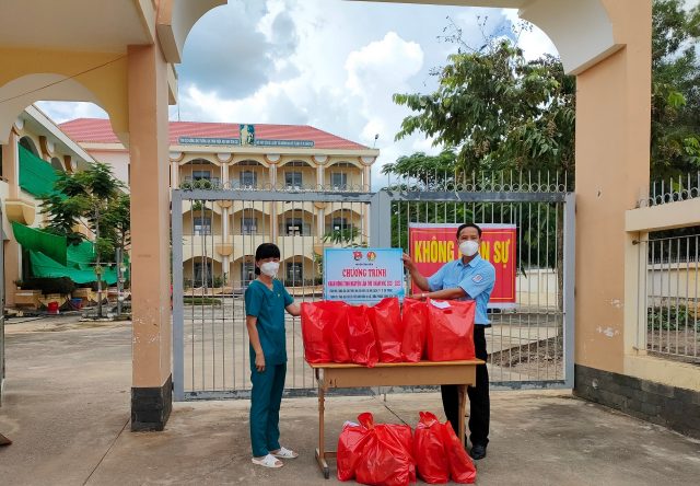 Chuơng trình khăn hồng tình nguyện huyện Tân Biên chung tay phòng, chống dịch bệnh Covid 19