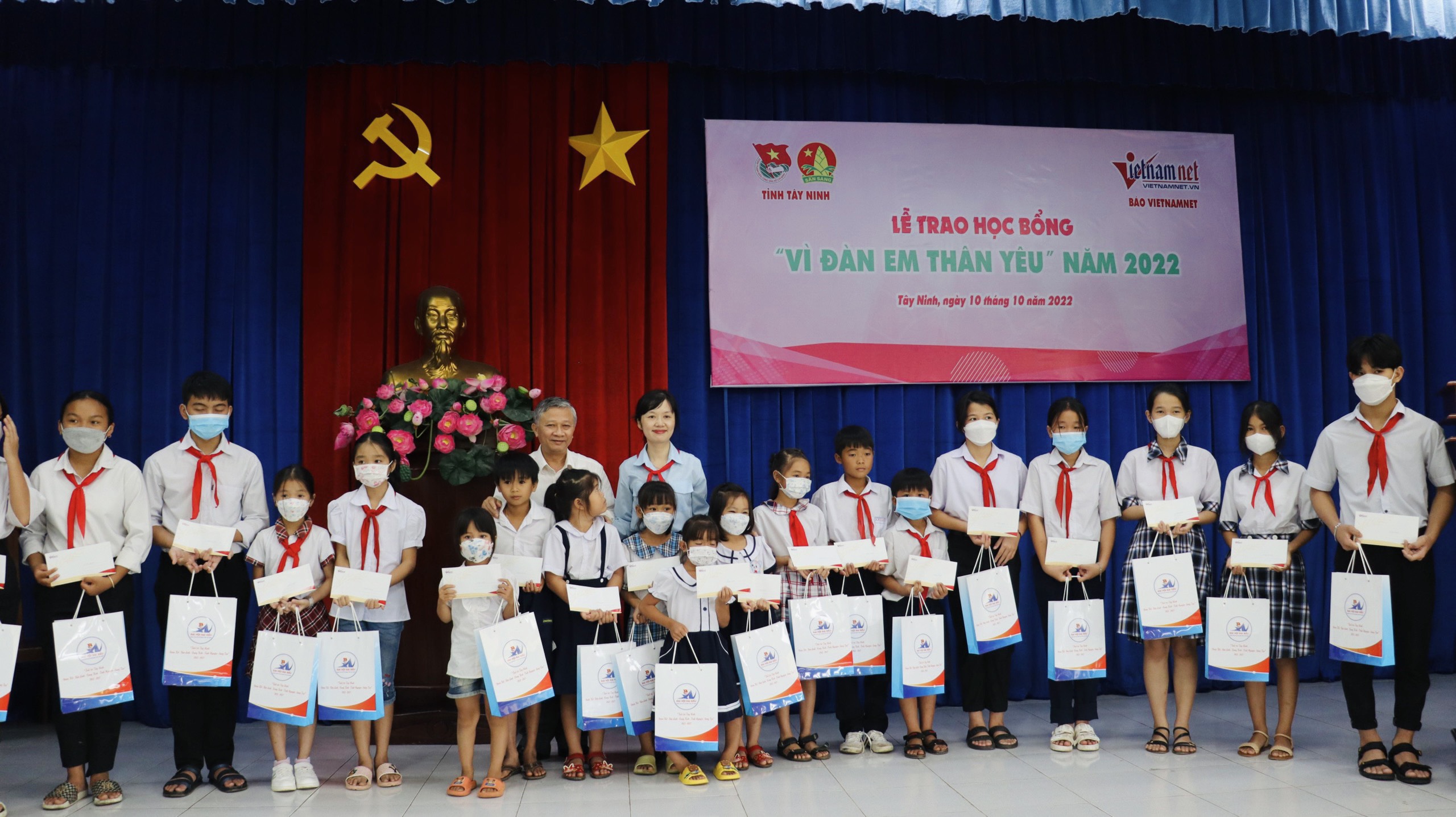Tây Ninh tổ chức Lễ trao học bổng “Vì đàn em thân yêu” năm 2022.