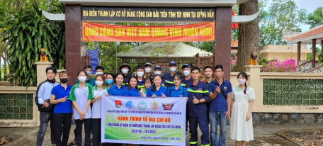 Đoàn trường Trung cấp Y tế Tây Ninh tổ chức "Hành trình về địa chỉ đỏ"