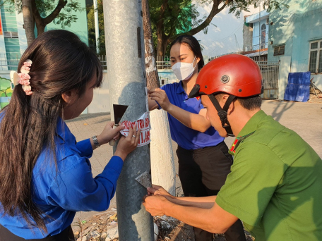 Lễ ra quân bóc gỡ tờ dán quảng cáo trên địa bàn Thành phố Tây Ninh và Thị xã Hoà Thành