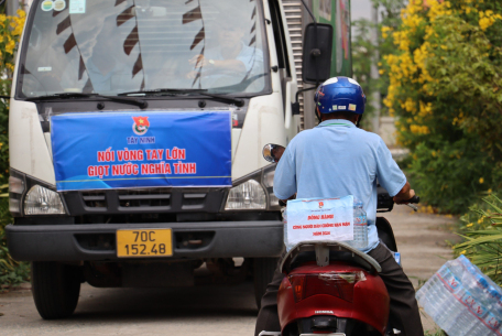 Tây Ninh - Long An: "Nối vòng tay lớn, giọt nước nghĩa tình”