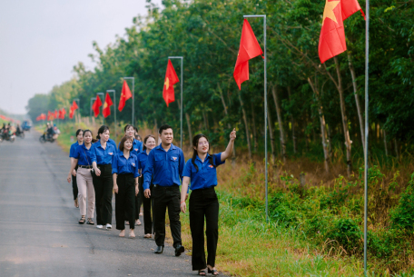 TÂY NINH: KHÁNH THÀNH CÔNG TRÌNH TUYẾN ĐƯỜNG CỜ TỔ QUỐC Ở XÃ TÂN LẬP, HUYỆN TÂN BIÊN