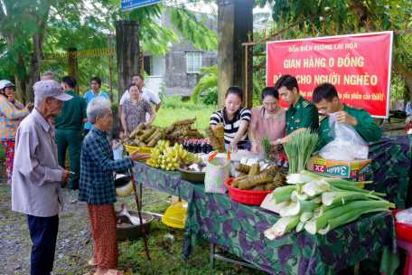 "Gian hàng 0 đồng" - gắn kết nghĩa tình quân dân biên giới biển