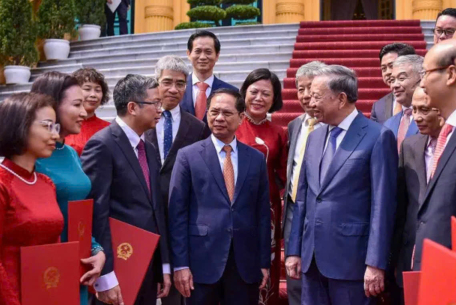 Tổng Bí thư, Chủ tịch nước Tô Lâm và các đại sứ Việt Nam mới nhận quyết định bổ nhiệm, ngày 14/10/2024.