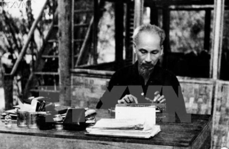 135 NĂM – KHÁT VỌNG CỐNG HIẾN THEO DẤU CHÂN NGƯỜI