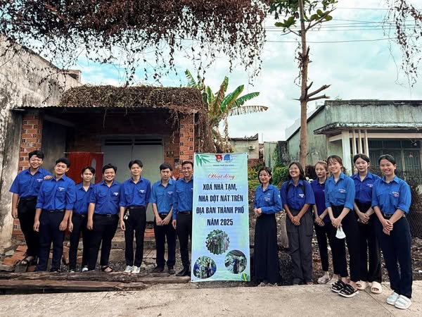 THÀNH ĐOÀN TÂY NINH CHUNG TAY XOÁ NHÀ TẠM, NHÀ DỘT NÁT TRÊN ĐỊA BÀN THÀNH PHỐ