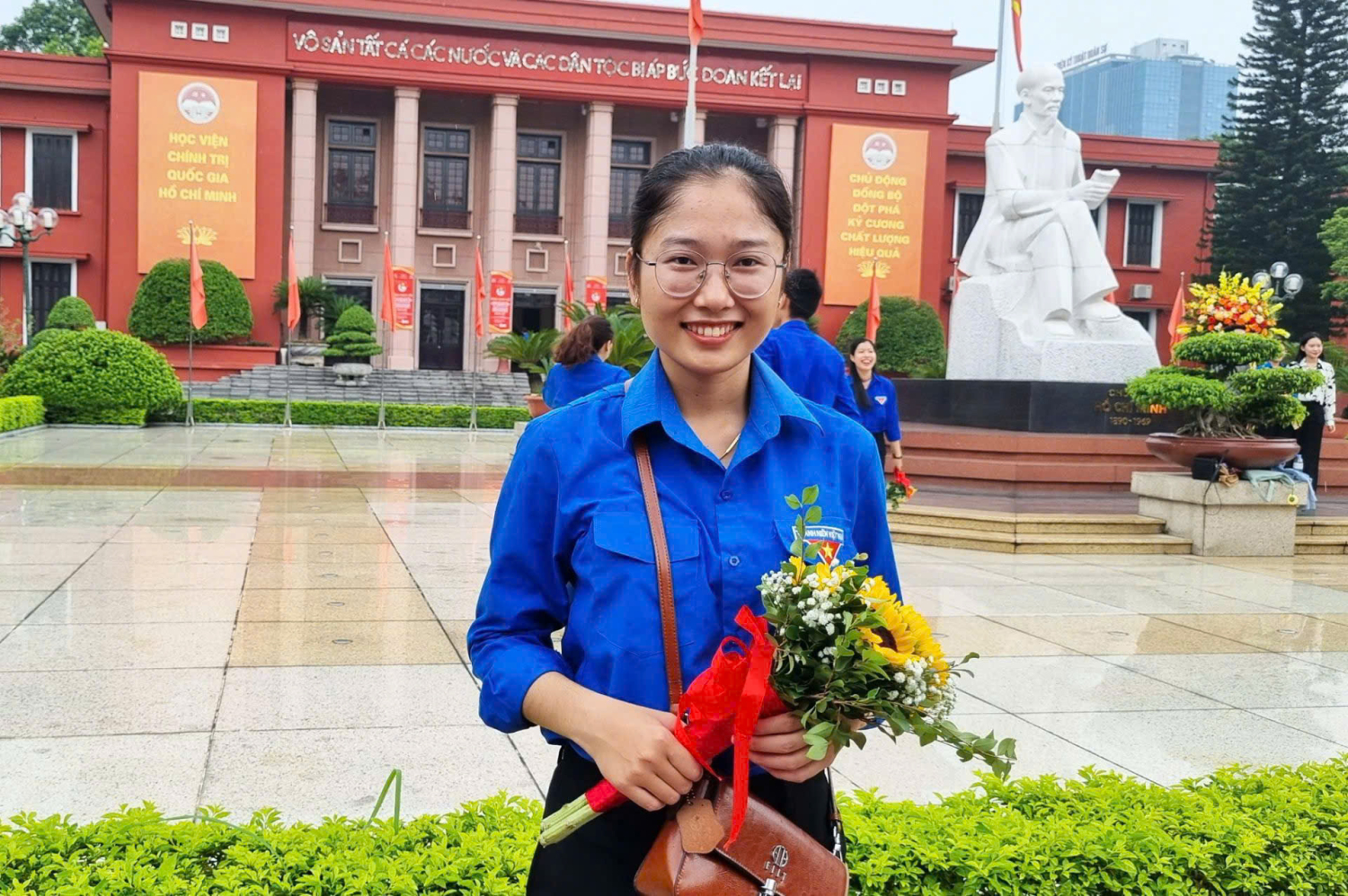 Bí thư Chi đoàn năng động, học tốt – sống đẹp – cống hiến hết mình