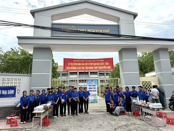 “Chiến binh áo xanh” tiếp sức mùa thi tuyển sinh năm 2025