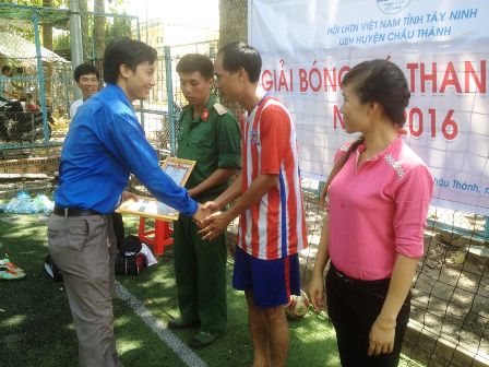 ỦY ban Hội huyện Châu Thành: Tổ chức giải bóng đá thanh niên năm 2016