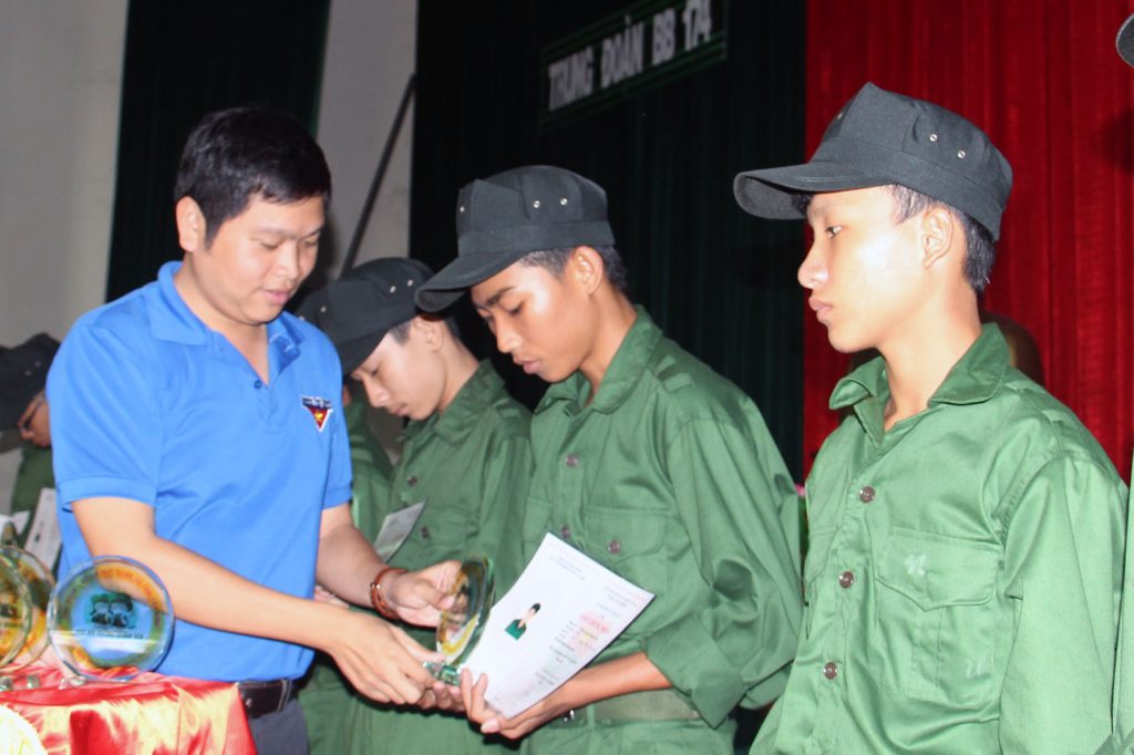 Lễ trưởng thành cho 42 chiến sĩ nhí của khoá huấn luyện “học kỳ quân đội” dành cho con em GĐCS và học sinh có hoàn cảnh khó khăn vượt khó học giỏi - năm 2018