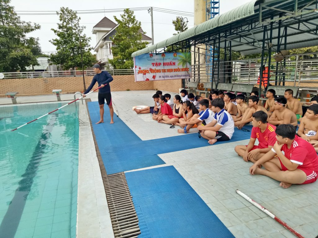 Đoàn Thanh niên Thành phố Tây Ninh và Hội Đồng đội Thành phố: Tập huấn kỹ năng phòng, chống đuối nước cho học sinh trên địa bàn