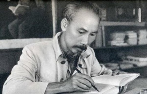 Những cống hiến to lớn của Chủ tịch Hồ Chí Minh về độc lập dân tộc và Chủ nghĩa xã hội*