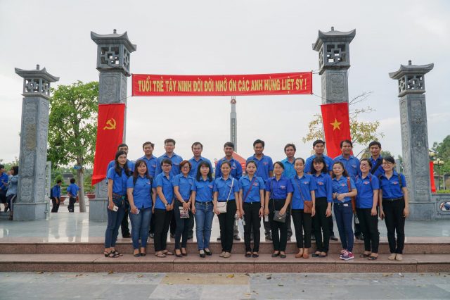 Đoàn trường Trung cấp Y tế Tây Ninh tổ chức “Hành trình đến với các địa chỉ đỏ - địa danh lịch sử cách mạng” tại nghĩa trang liệt sỹ Trà Võ
