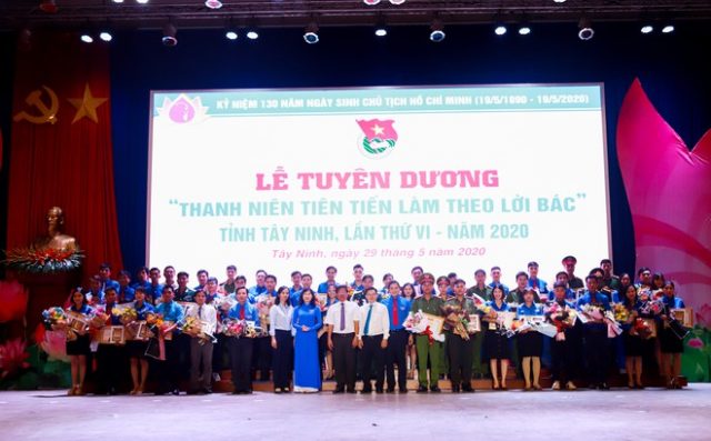 Tây Ninh tuyên dương 45 gương thanh niên tiên tiến làm theo lời Bác năm 2020.