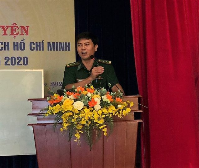 Tỉnh đoàn cùng Bộ đội Biên phòng tỉnh Tây Ninh tuyên truyền về tình hình biển Đông và chủ quyền Biển đảo của Việt Nam.