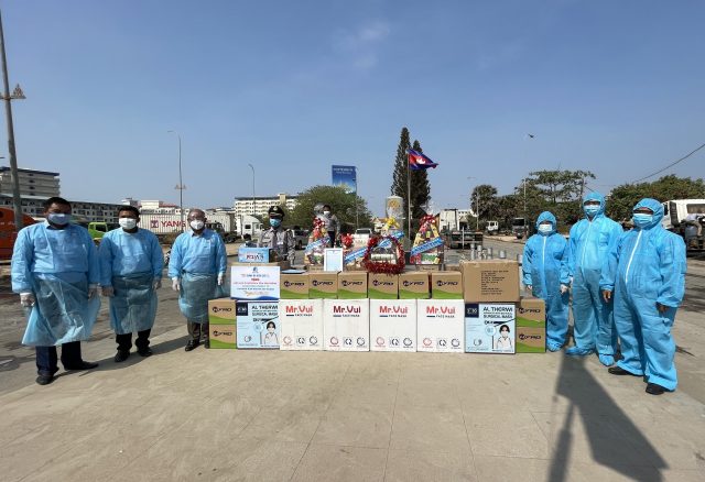 Hội LHTN Việt Nam tỉnh Tây Ninh: Tặng vật tư y tế cho Hội LHTN tỉnh Svay Rieng