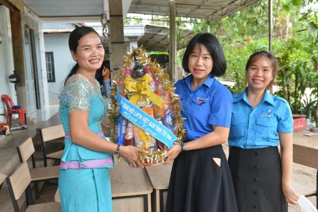 Ủy ban Hội LHTN Việt Nam tỉnh: Thăm và chúc Tết cổ truyền Chol Chnam Thmay của dân tộc Khmer