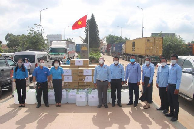  Tỉnh đoàn – Hội LHTN Việt Nam tỉnh Tây Ninh tiếp nhận vật tư y tế từ Hội LHTN Vương quốc Campuchia