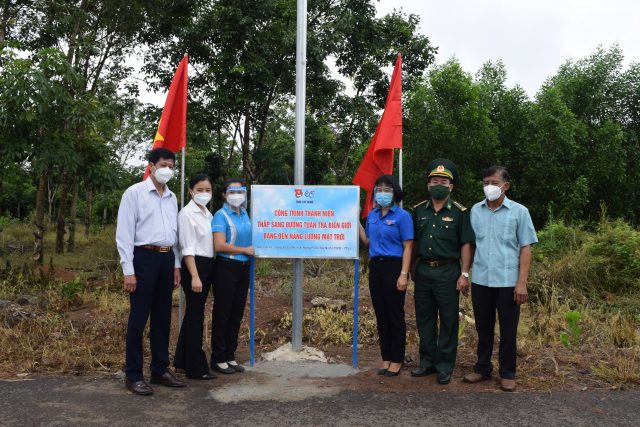 Tây Ninh: Thực hiện thắng lợi Công trình thanh niên “Thắp sáng đường quê, đường biên, đường tuần tra biên giới bằng đèn năng lượng mặt trời” năm 2021