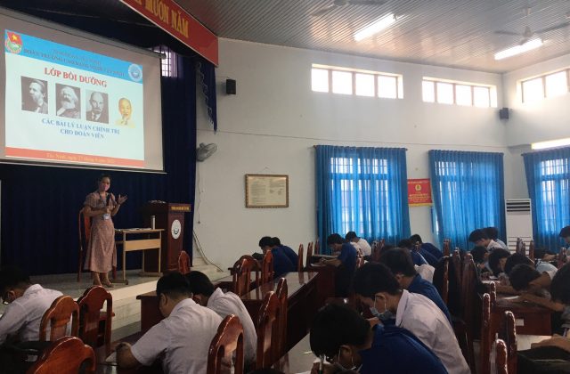 Đoàn trường tổ chức Hội nghị học tập các bài lý luận chính trị