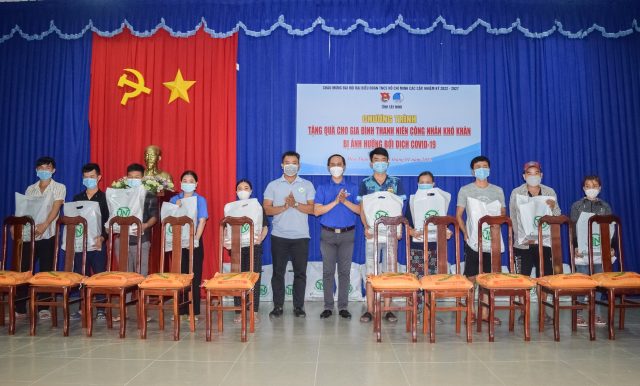 Tỉnh đoàn Tây Ninh đồng hành cùng thanh niên công nhân khó khăn bị ảnh hưởng bởi dịch Covid 19 trong dịp Tết Nguyên đán Nhâm Dần năm 2022