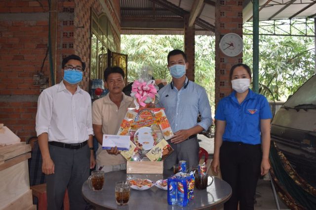 Hội LHTN Việt Nam tỉnh Tây Ninh thăm và tặng quà tết đội cứu thương 0 đồng.